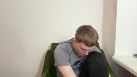 Snapshot of mrheat_ chatting on 02/12/26, 07:20 Max online show from 02/12/26, 07:20