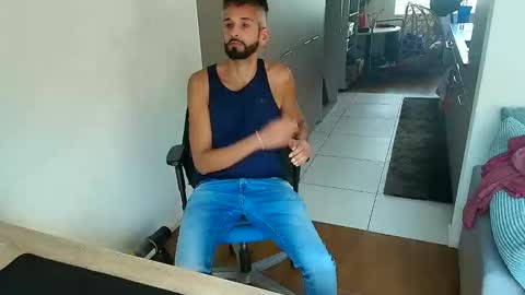 Snapshot of mrlongplay835366 chatting on 09/26/25, 11:36 mrlongplay835366 online show from 09/26/25, 11:36