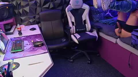 Snapshot of mrlongplay835366 chatting on 02/27/26, 02:11 mrlongplay835366 online show from 02/27/26, 02:11