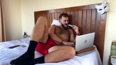 Max online show from 04/10/26, 05:01