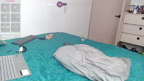 Snapshot of mrmickke chatting on 03/05/25, 06:45 INDEPENDT MODEL - Twitter mrmickke online show from 03/05/25, 06:45