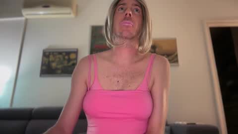 TaleOfLaura online show from 04/05/26, 10:51