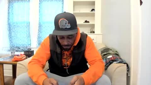 Snapshot of mromg007 chatting on 12/29/24, 06:49 mromg007 online show from 12/29/24, 06:49