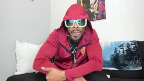 Snapshot of mromg007 chatting on 02/14/25, 01:18 mromg007 online show from 02/14/25, 01:18