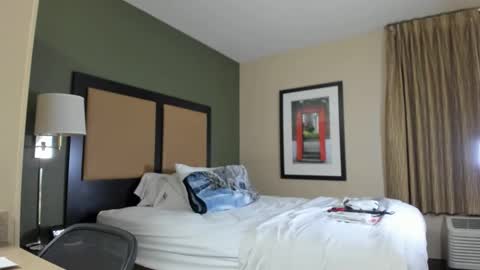 Snapshot of mromg007 chatting on 12/14/25, 03:45 mromg007 online show from 12/14/25, 03:45