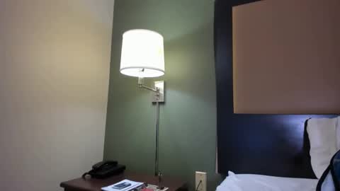 Snapshot of mromg007 chatting on 12/15/25, 02:54 mromg007 online show from 12/15/25, 02:54