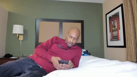 Snapshot of mromg007 chatting on 12/16/25, 03:55 mromg007 online show from 12/16/25, 03:55