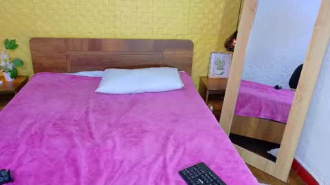 Snapshot of mrs_buttocks chatting on 02/13/25, 05:54 mrs_buttocks online show from 02/13/25, 05:54