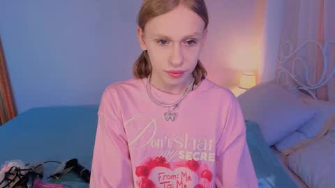 Snapshot of mrs_mills chatting on 11/15/25, 05:27 Barbie online show from 11/15/25, 05:27