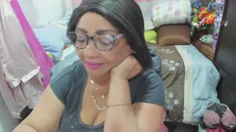 Snapshot of mrs_mommy chatting on 06/13/26, 06:39 mrs_mommy online show from 06/13/26, 06:39