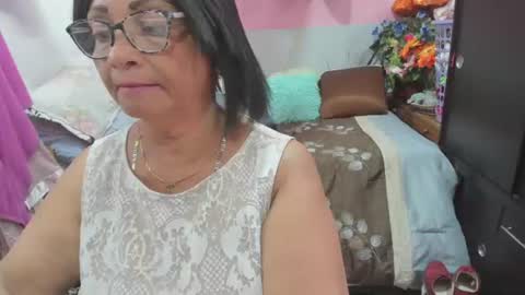 Snapshot of mrs_mommy chatting on 06/15/26, 06:54 mrs_mommy online show from 06/15/26, 06:54