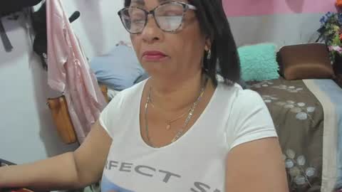 Snapshot of mrs_mommy chatting on 06/16/26, 06:32 mrs_mommy online show from 06/16/26, 06:32