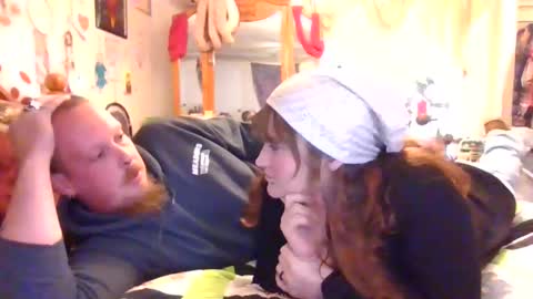 Snapshot of mrsluna19 chatting on 12/29/24, 07:43 MrsLuna19 online show from 12/29/24, 07:43