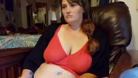 Snapshot of mrsluna19 chatting on 10/24/25, 02:24 MrsLuna19 online show from 10/24/25, 02:24