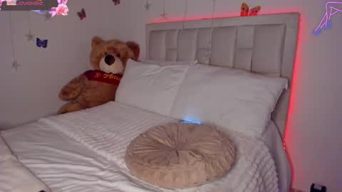 Snapshot of ms_afrodita_ chatting on 12/15/25, 07:51 Tania online show from 12/15/25, 07:51