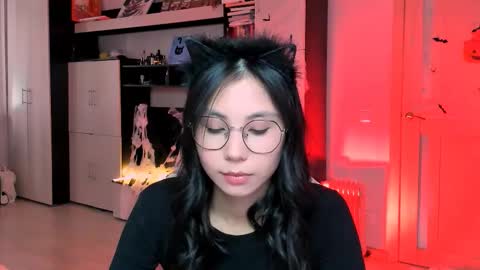 Snapshot of ms_emily_ chatting on 10/27/25, 05:33 ms_emily_ online show from 10/27/25, 05:33