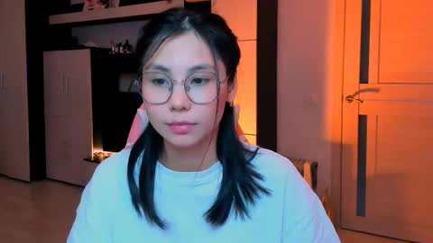 Snapshot of ms_emily_ chatting on 11/05/25, 11:32 ms_emily_ online show from 11/05/25, 11:32