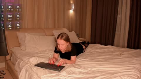 Eva 3 online show from 12/16/24, 05:11