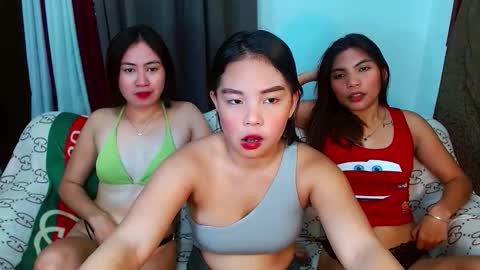 Snapshot of ms_family chatting on 12/18/25, 04:29 ms_family online show from 12/18/25, 04:29