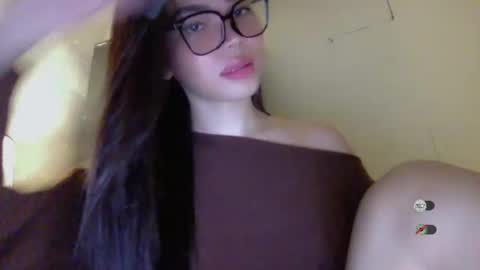 Snapshot of ms_guniguni chatting on 11/14/25, 08:29 Lara online show from 11/14/25, 08:29