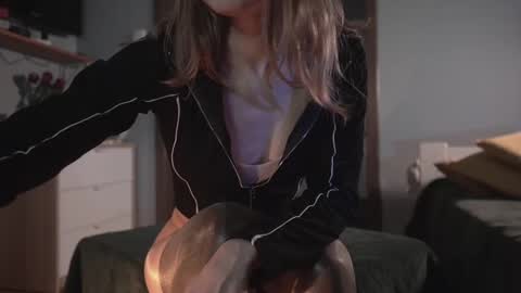 Snapshot of ms_lorelei chatting on 02/23/25, 08:11 Lore online show from 02/23/25, 08:11