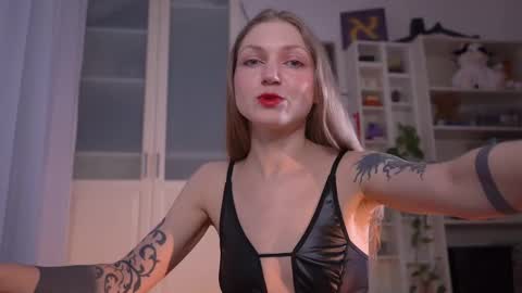 Snapshot of ms_lorelei chatting on 11/21/25, 08:07 Lore online show from 11/21/25, 08:07