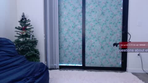 Snapshot of ms_mochii chatting on 12/20/24, 07:28 R o r i SnapChat heyroriv2 wednesday - sunday Noon oclock mountain - 5pm mountain online show from 12/20/24, 07:28