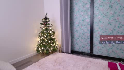 Snapshot of ms_mochii chatting on 01/01/25, 03:13 R o r i SnapChat heyroriv2 wednesday - sunday Noon oclock mountain - 5pm mountain online show from 01/01/25, 03:13