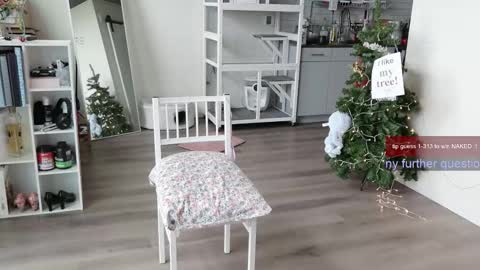 Snapshot of ms_mochii chatting on 10/10/25, 06:40 R o r i SnapChat heyroriv2 wednesday - sunday Noon oclock mountain - 5pm mountain online show from 10/10/25, 06:40