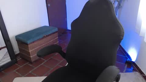 Sofia online show from 10/17/25, 03:58