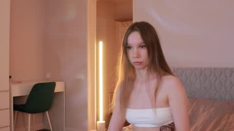 Snapshot of msaura chatting on 10/17/25, 07:11 Svetlana online show from 10/17/25, 07:11