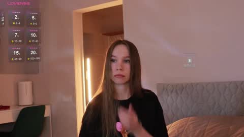 Snapshot of msaura chatting on 12/23/25, 04:32 Svetlana online show from 12/23/25, 04:32