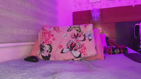 Manuela  online show from 02/05/25, 09:15