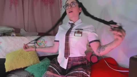 Snapshot of msschloee chatting on 10/30/25, 10:43 Chloe new account online show from 10/30/25, 10:43