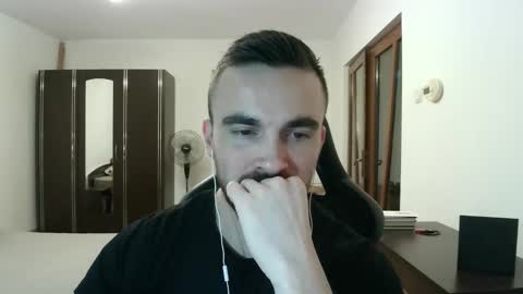 Snapshot of mu5clemania chatting on 01/17/26, 08:01 Victor online show from 01/17/26, 08:01