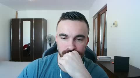 Snapshot of mu5clemania chatting on 01/18/26, 10:41 Victor online show from 01/18/26, 10:41