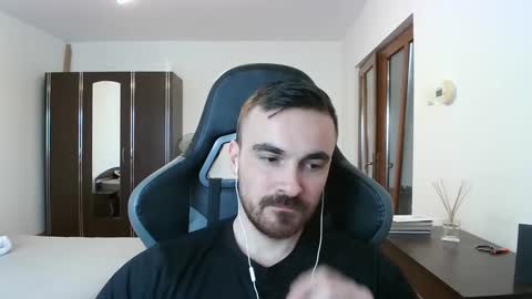 Snapshot of mu5clemania chatting on 02/21/26, 02:18 Victor online show from 02/21/26, 02:18