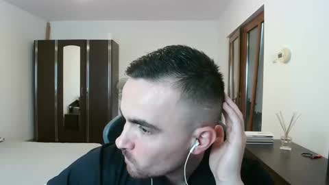 Snapshot of mu5clemania chatting on 02/24/26, 12:58 Victor online show from 02/24/26, 12:58