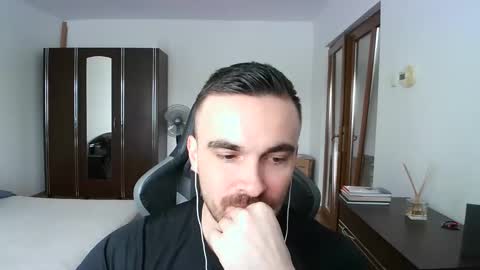 Snapshot of mu5clemania chatting on 03/18/26, 10:40 Victor online show from 03/18/26, 10:40