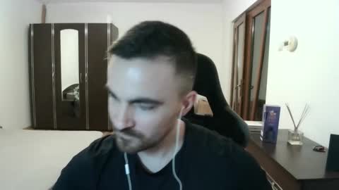 Snapshot of mu5clemania chatting on 03/19/26, 08:24 Victor online show from 03/19/26, 08:24