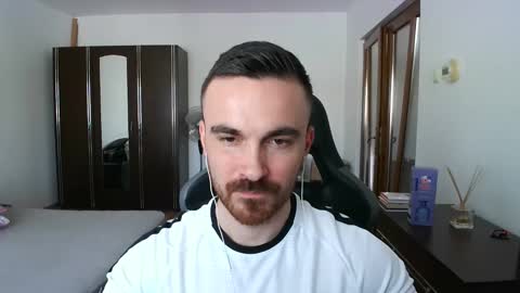 Snapshot of mu5clemania chatting on 03/25/26, 12:00 Victor online show from 03/25/26, 12:00