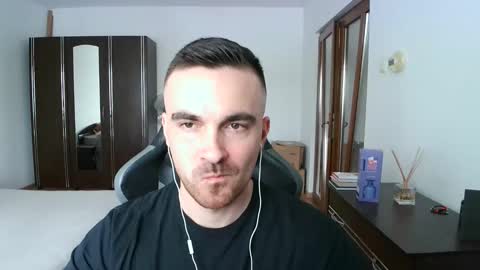 Snapshot of mu5clemania chatting on 04/01/26, 12:50 Victor online show from 04/01/26, 12:50