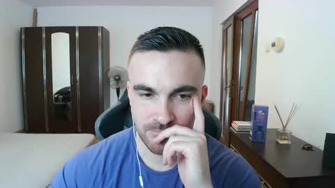 Snapshot of mu5clemania chatting on 04/02/26, 12:25 Victor online show from 04/02/26, 12:25