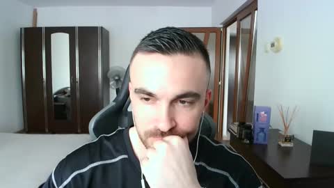 Snapshot of mu5clemania chatting on 04/06/26, 12:17 Victor online show from 04/06/26, 12:17