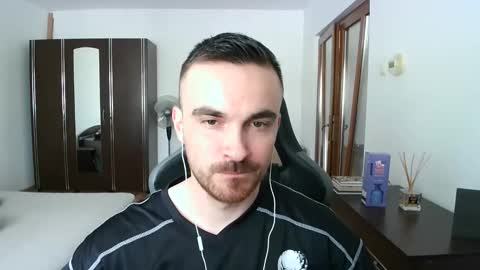 Snapshot of mu5clemania chatting on 04/07/26, 12:05 Victor online show from 04/07/26, 12:05