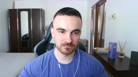 Snapshot of mu5clemania chatting on 04/14/26, 11:38 Victor online show from 04/14/26, 11:38