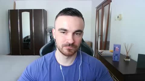 Snapshot of mu5clemania chatting on 04/15/26, 09:16 Victor online show from 04/15/26, 09:16