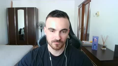 Snapshot of mu5clemania chatting on 04/16/26, 12:39 Victor online show from 04/16/26, 12:39