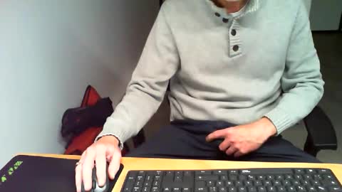 Snapshot of mucfag chatting on 12/17/25, 05:30 mucfag online show from 12/17/25, 05:30