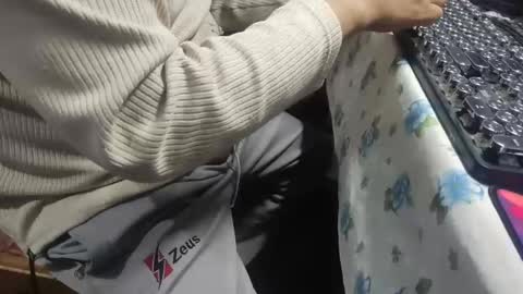 Snapshot of muchachosam chatting on 09/19/25, 02:46 zenon online show from 09/19/25, 02:46